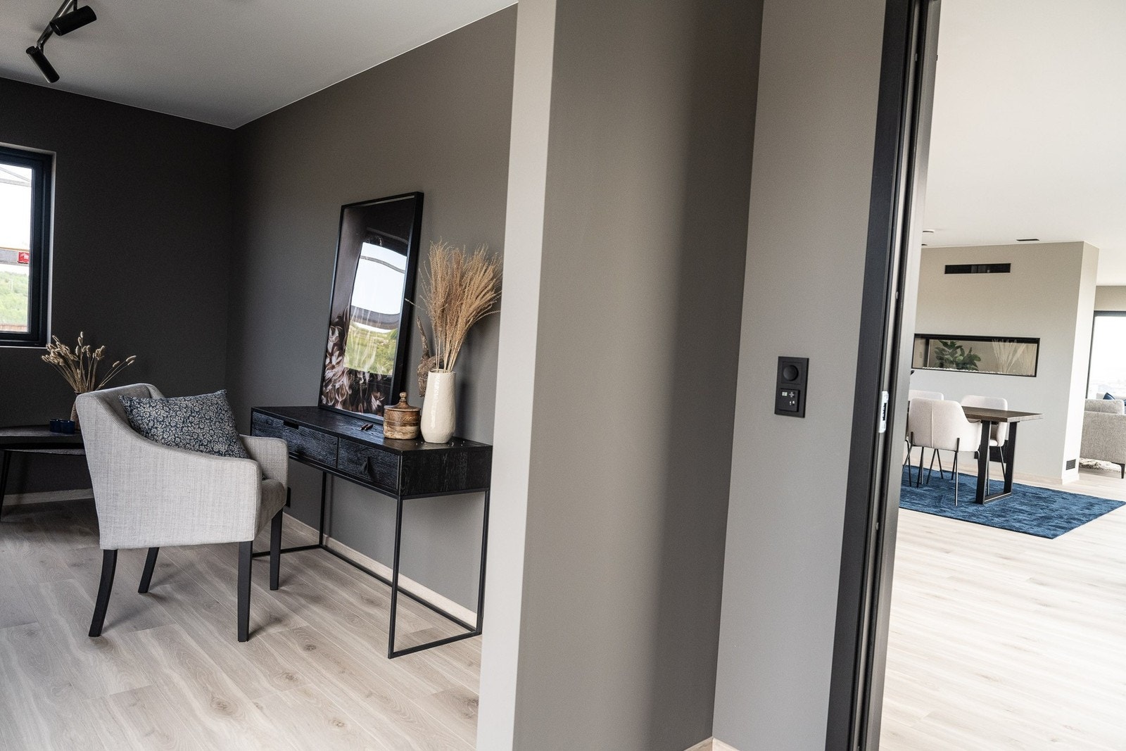 I husets 2.etasje er det innredet kontor på over 13 kvm som fint kan tas i bruk som soverom hvis ønskelig Galleribilde