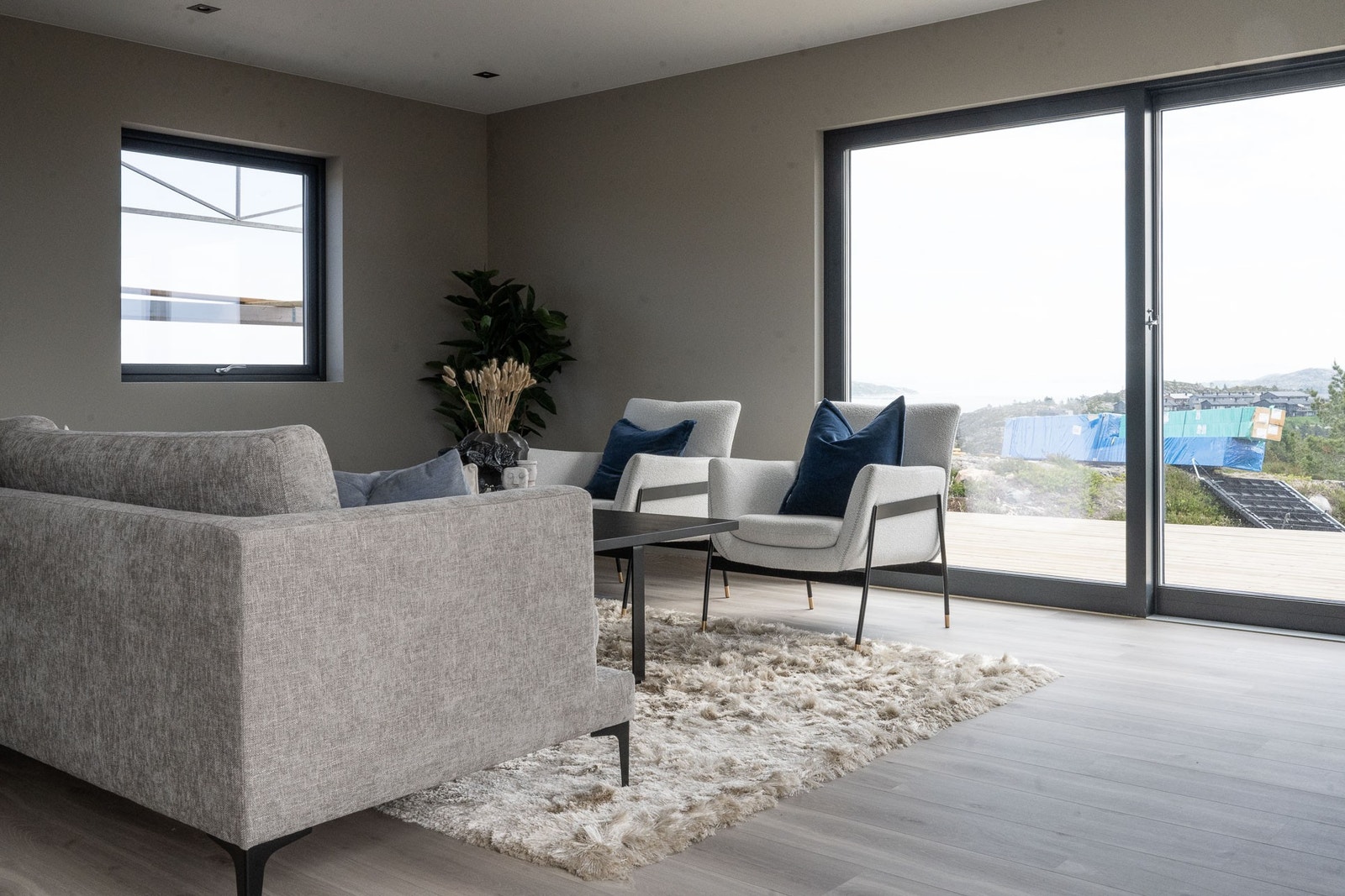 Fra stuen har du utgang til en egen markterrasse, hvor du vil ha en fantastisk utsikt utover Fillan Galleribilde