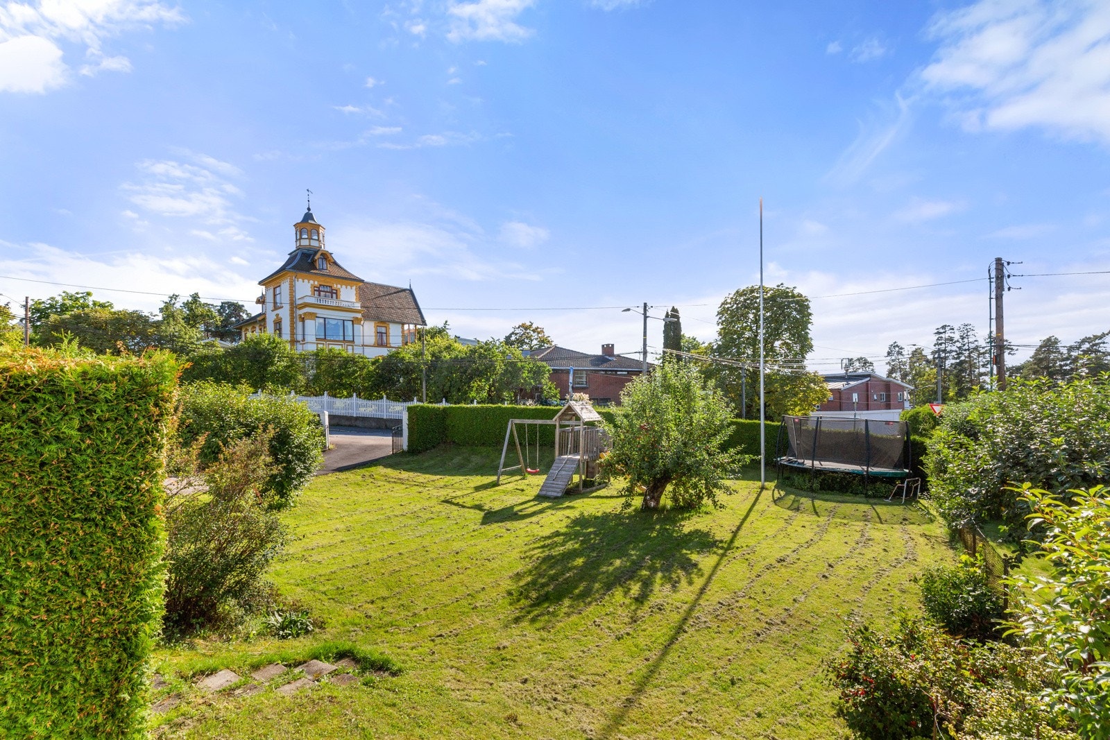 Pent opparbeidet felles hage. Galleribilde