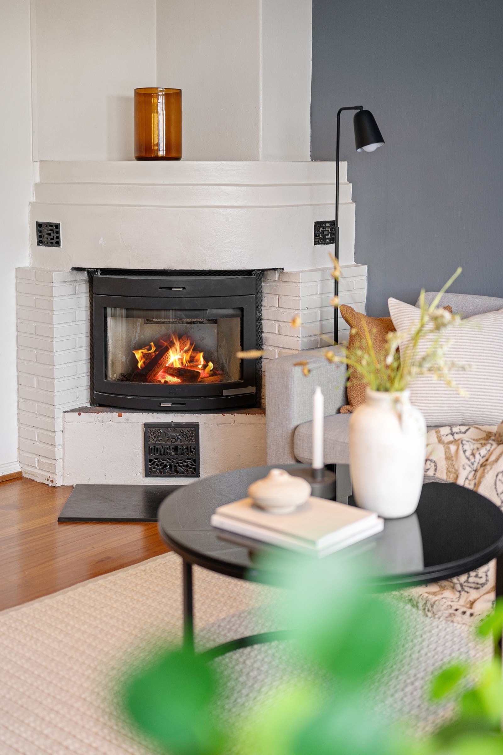 Hyggelig peis i stuen. Galleribilde