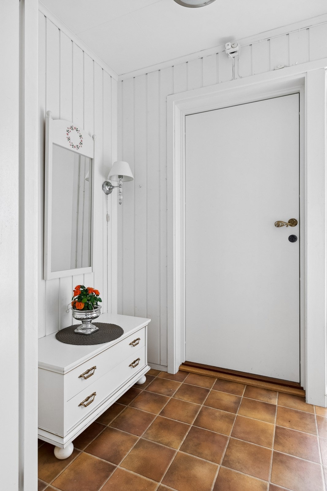 Velkommen inn. Boligen er bygd i 1969 og påbygd i 1989. Galleribilde