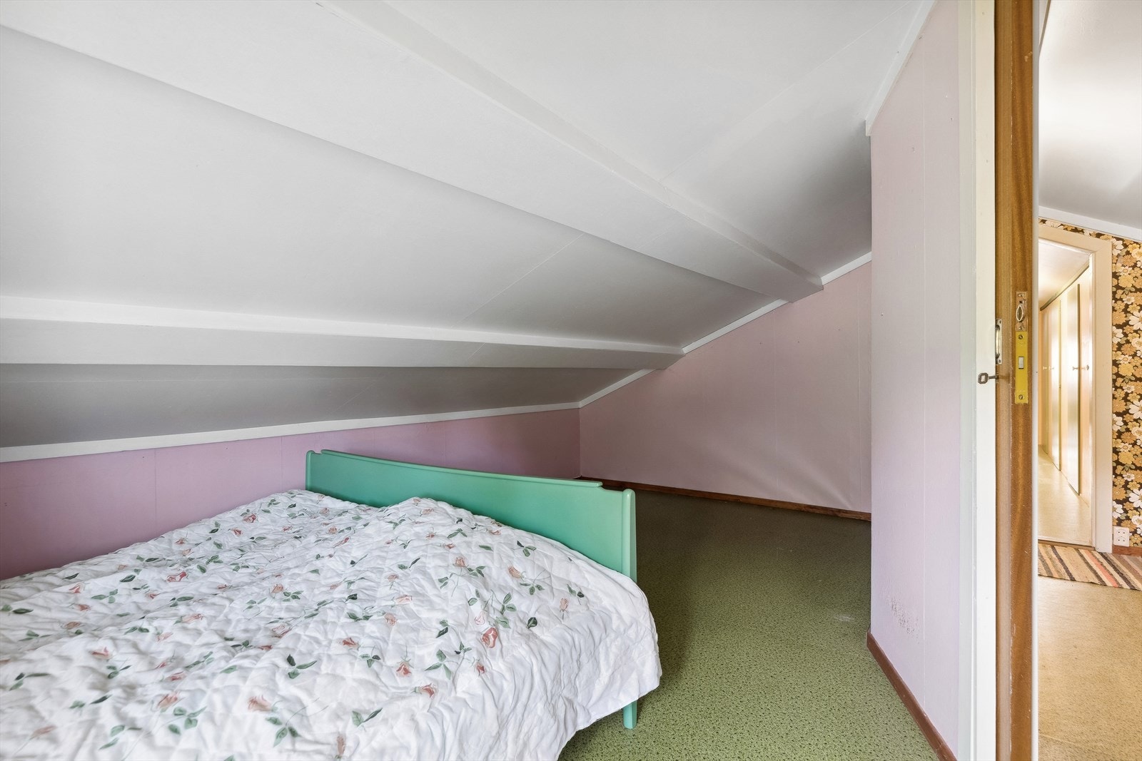 1 av 3 rom på loft Galleribilde