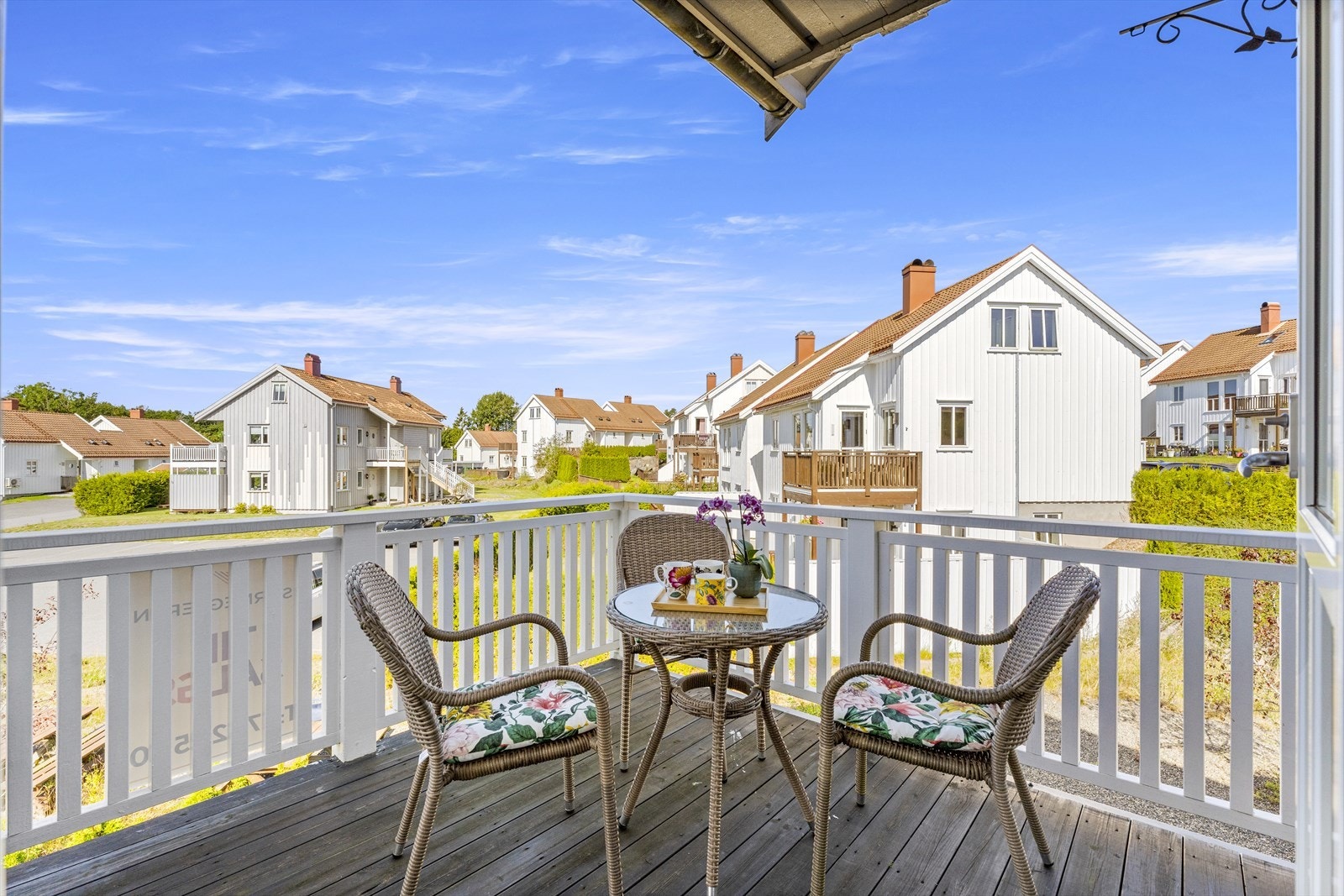 Koselig veranda med gode solforhold Galleribilde