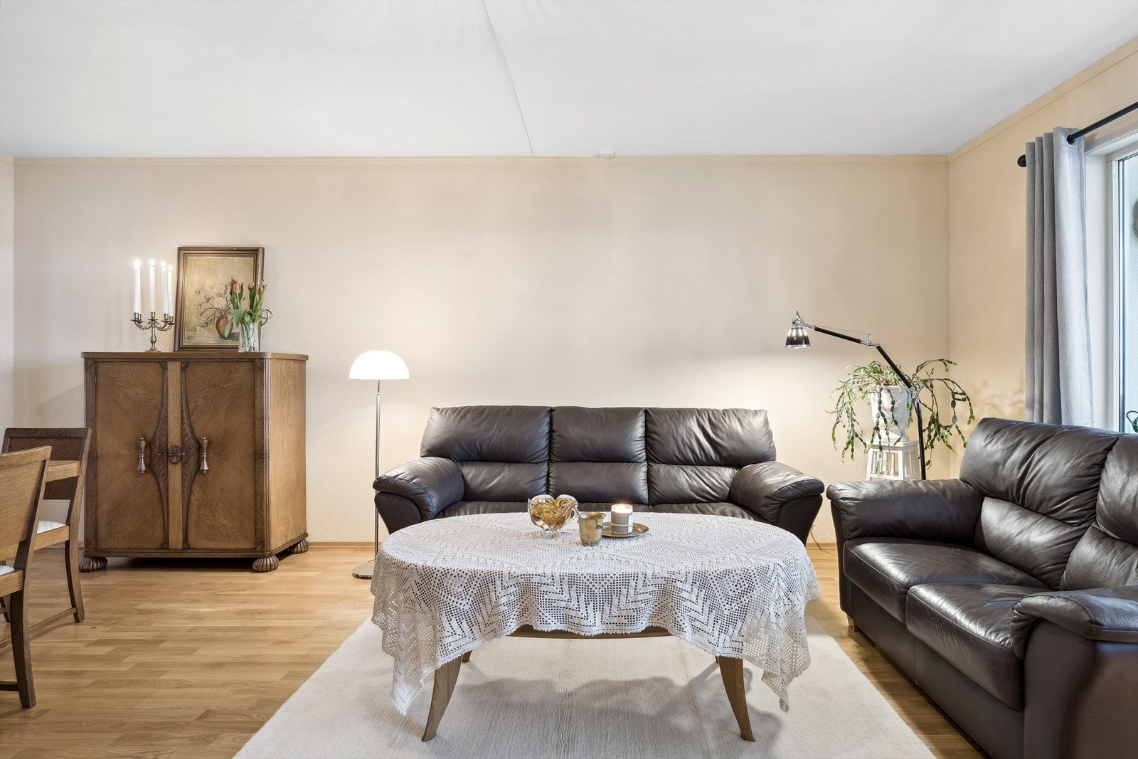 Stuen har nymalte overflater. Galleribilde