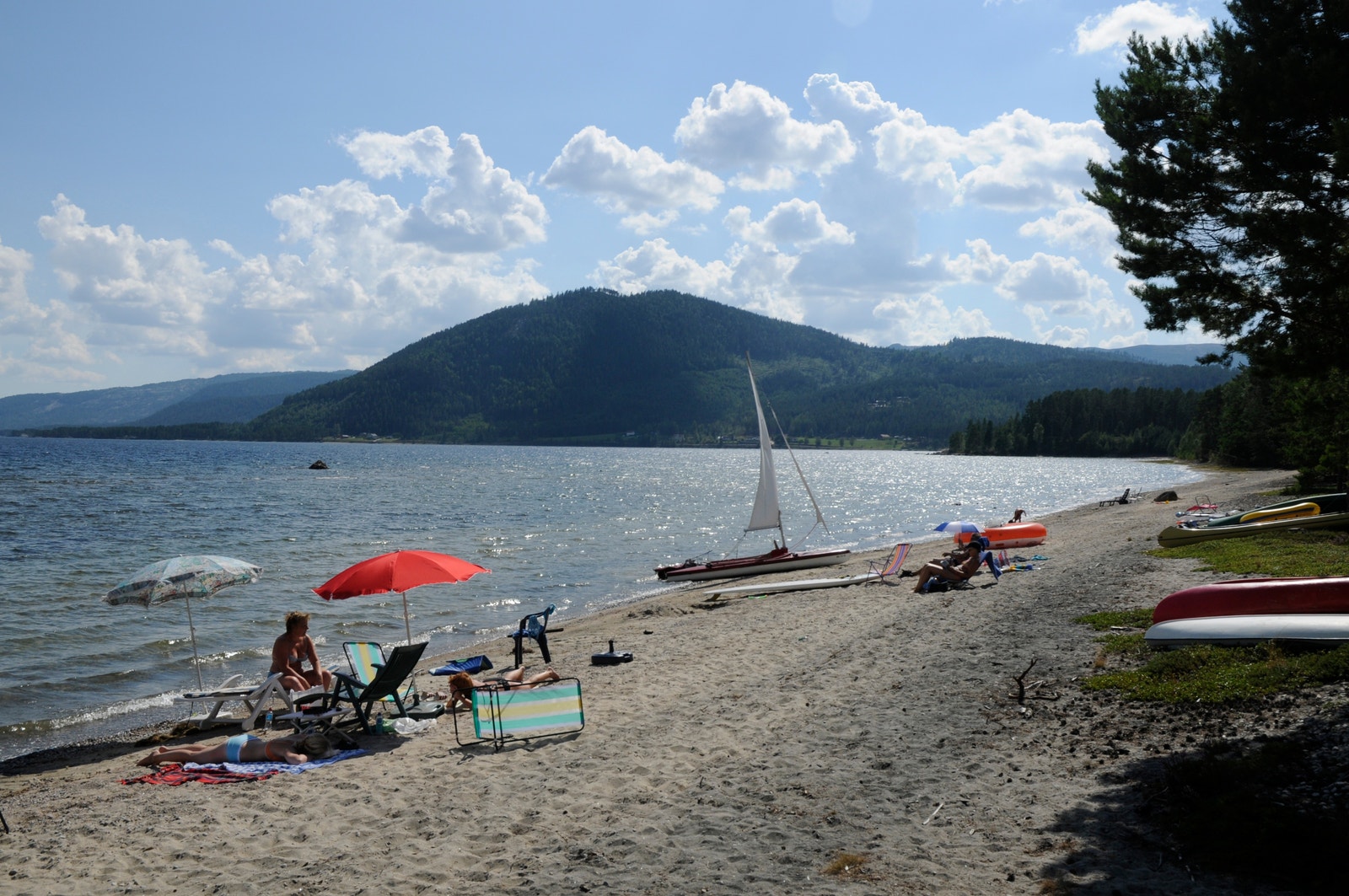 Fjone og Nissedal er berømt for sine mange og fine sandstrender Galleribilde