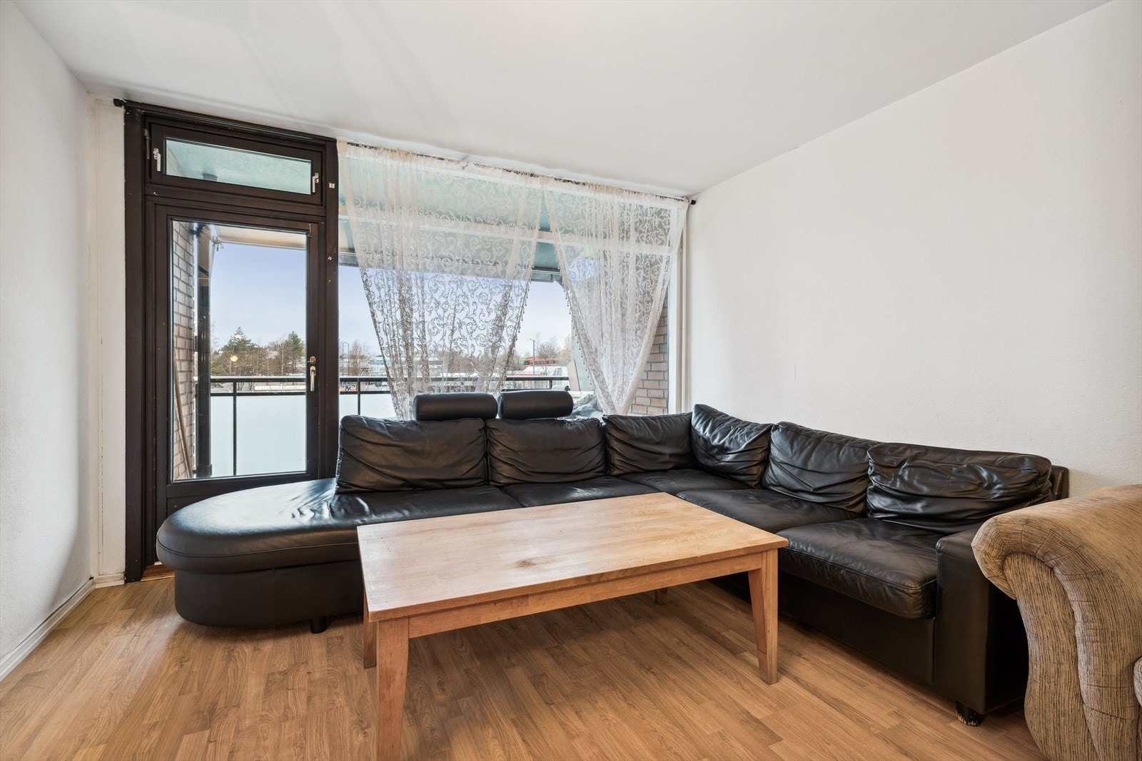 Fra stuen er det utgang til balkongen Galleribilde