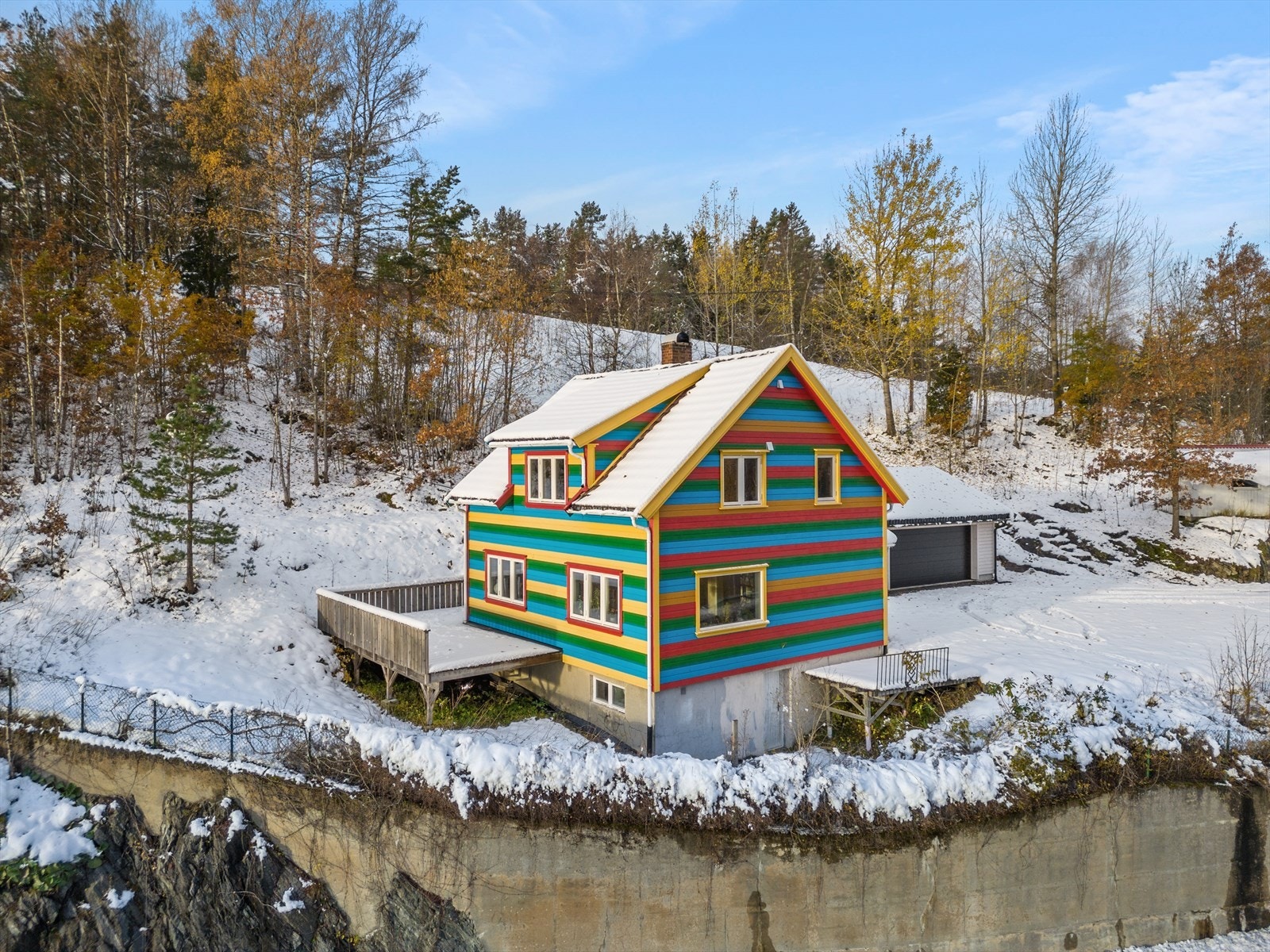Enebolig og dobbel garasje Galleribilde