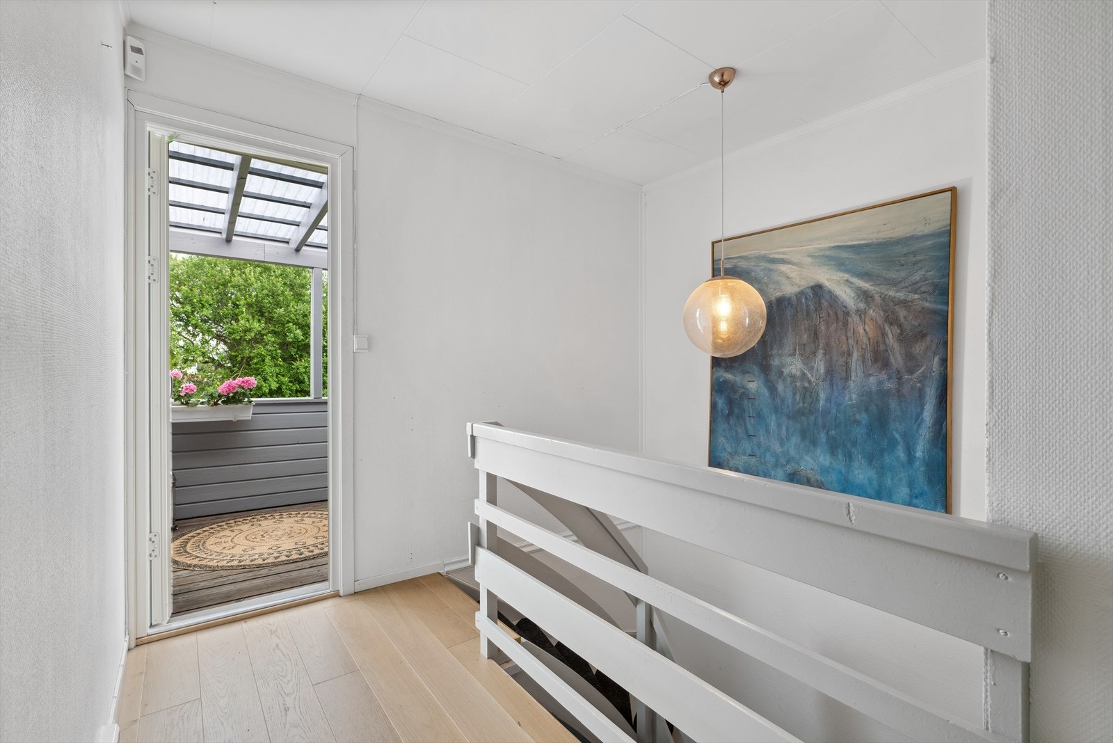 Gangen i 2. etg. med utgang til balkong Galleribilde