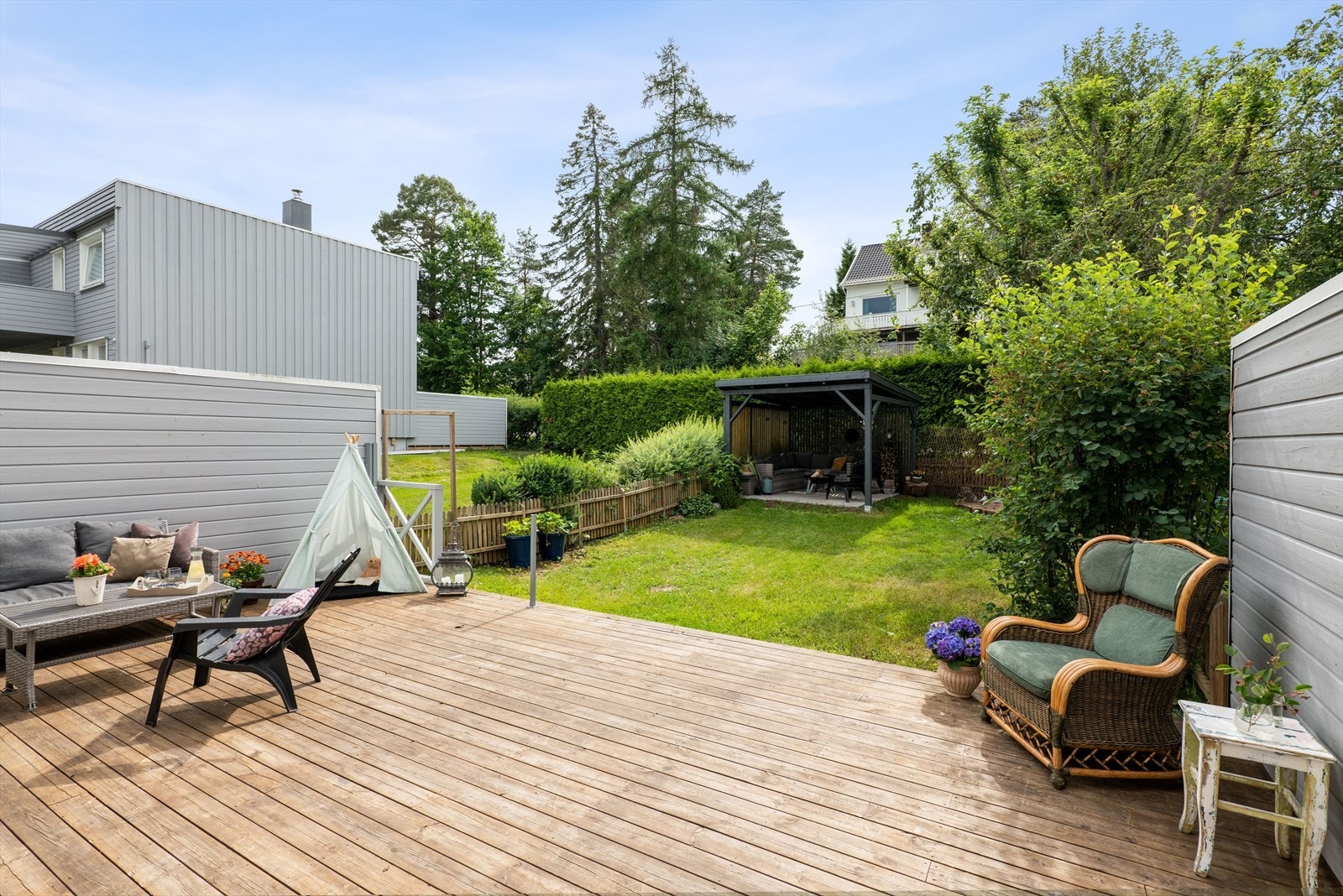 Stor solrik terrasse Galleribilde