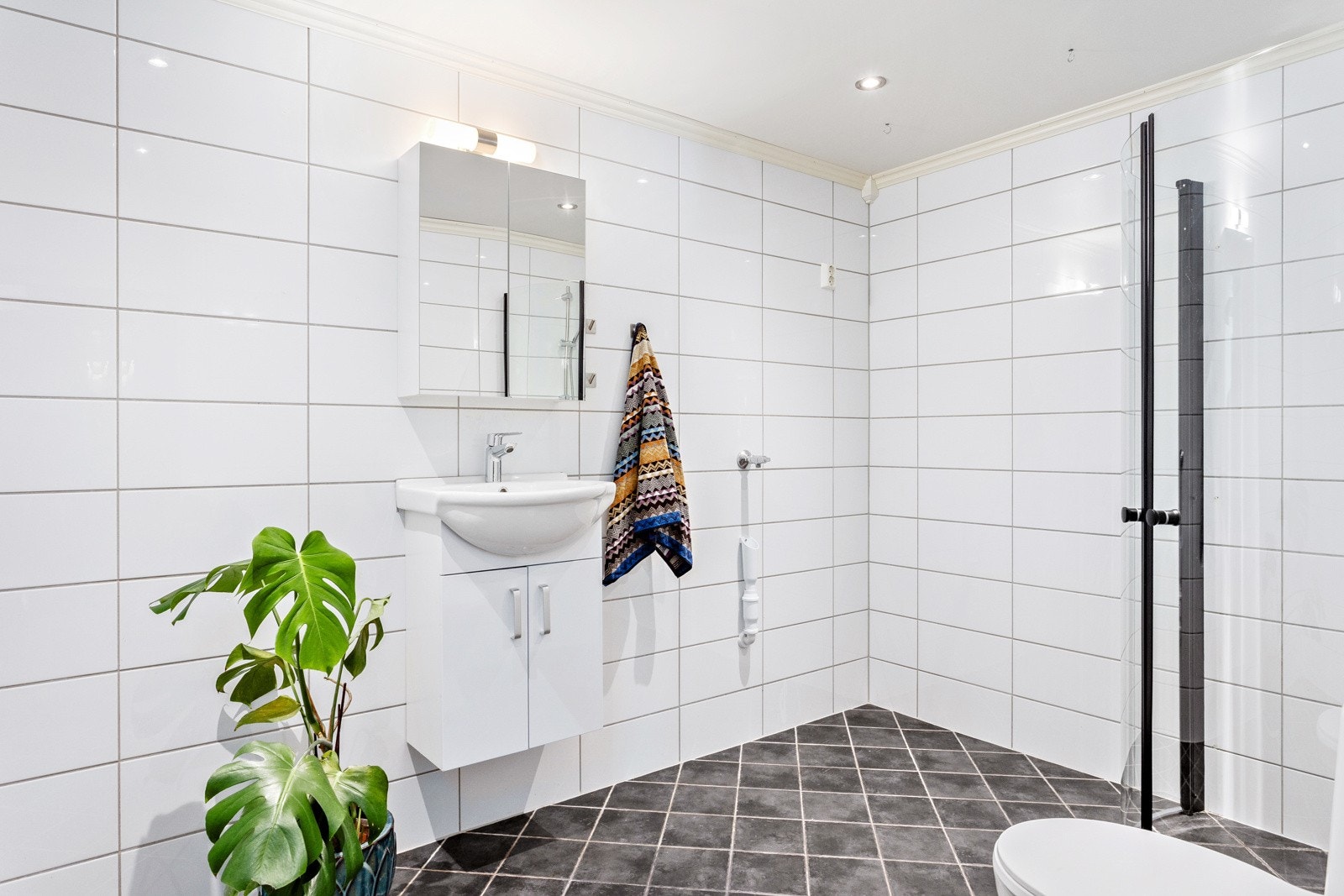 Badet har fått en ansiktsløfting med ny innredning og dusjvegger Galleribilde