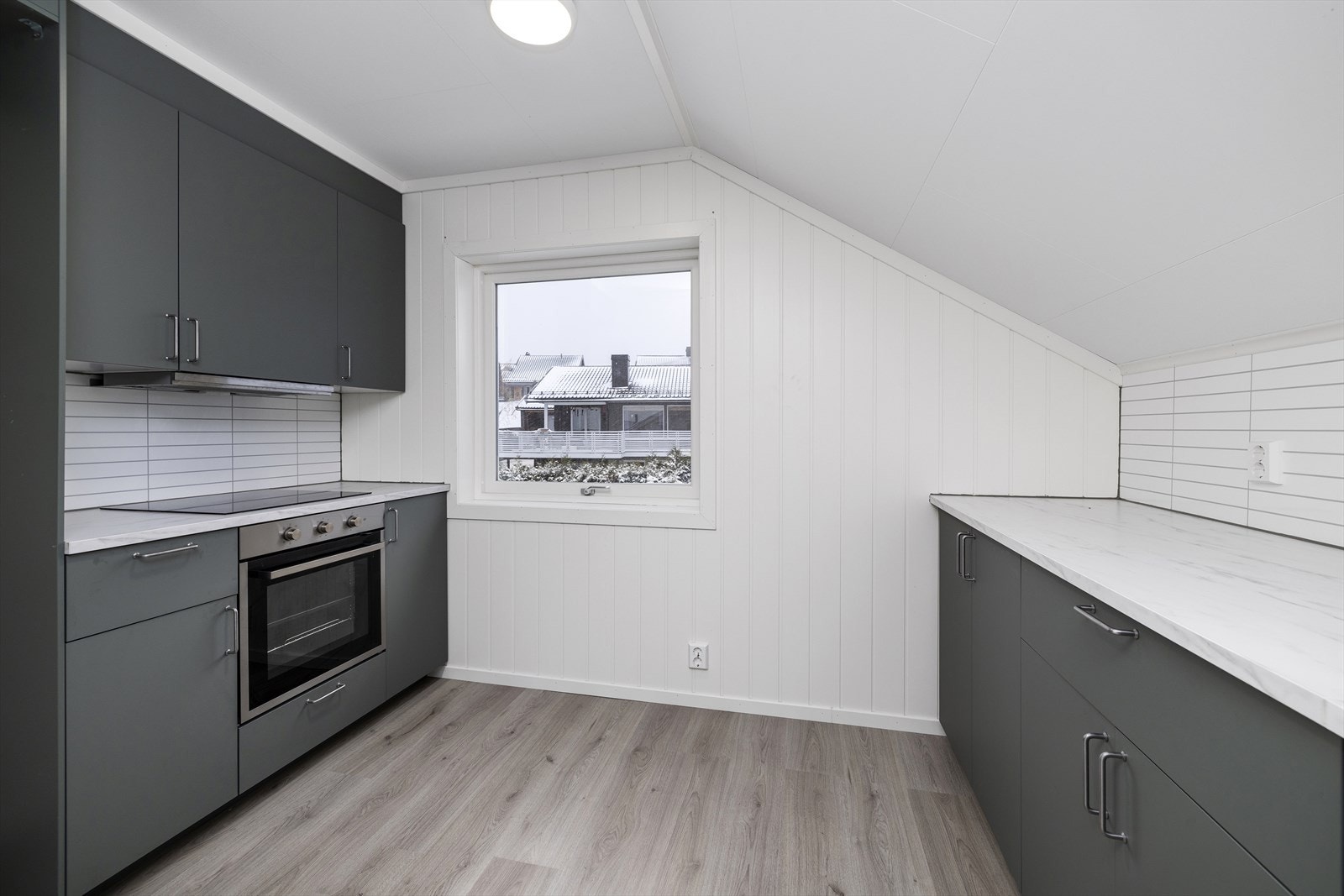 Kjøkken er pusset opp i 2021 og fremstår moderne. Galleribilde