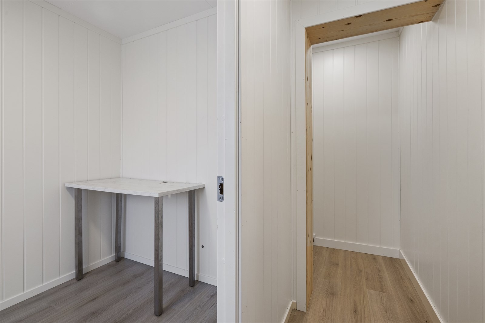 Fra trapperom til 2. etasje er det adkomst til kontor. Galleribilde