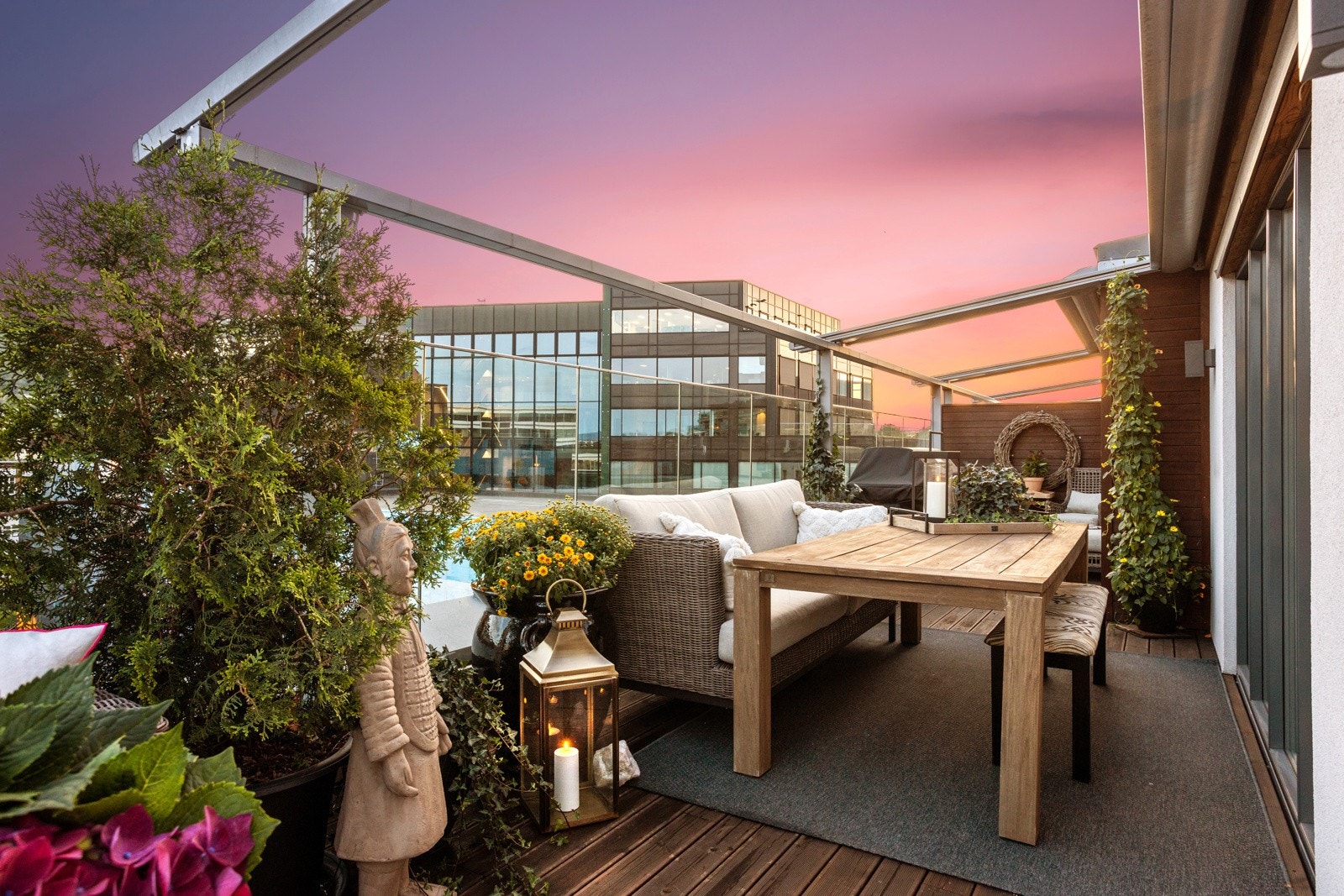 Kveldsstemning terrasse. Galleribilde