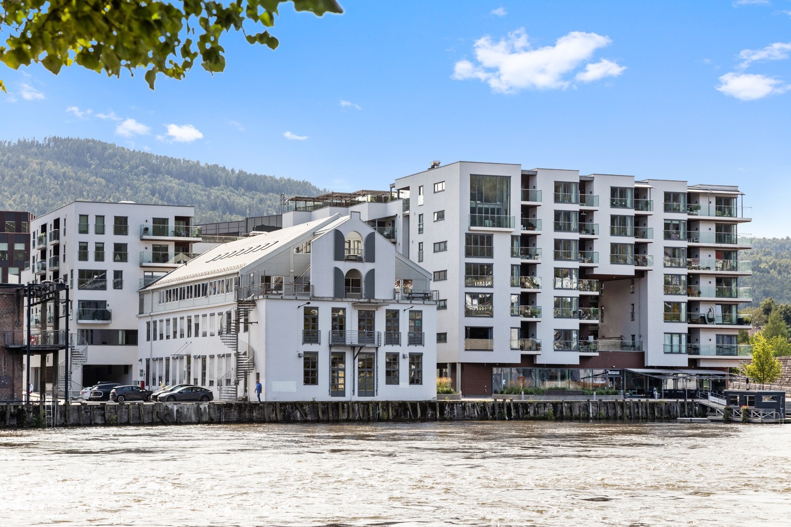 Pir 7 ligger flott og sentralt til langs Drammenselva. Galleribilde
