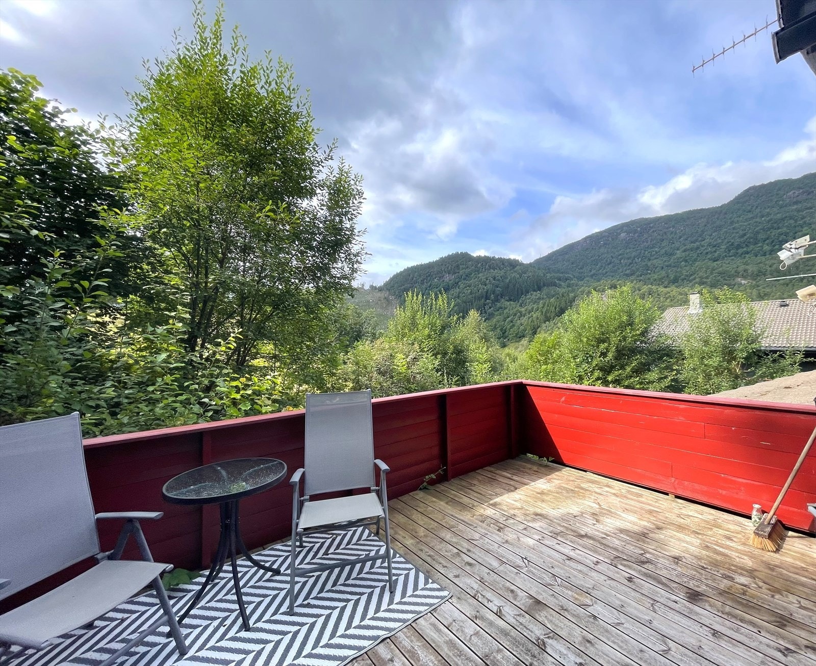 Romslig terrasse Galleribilde