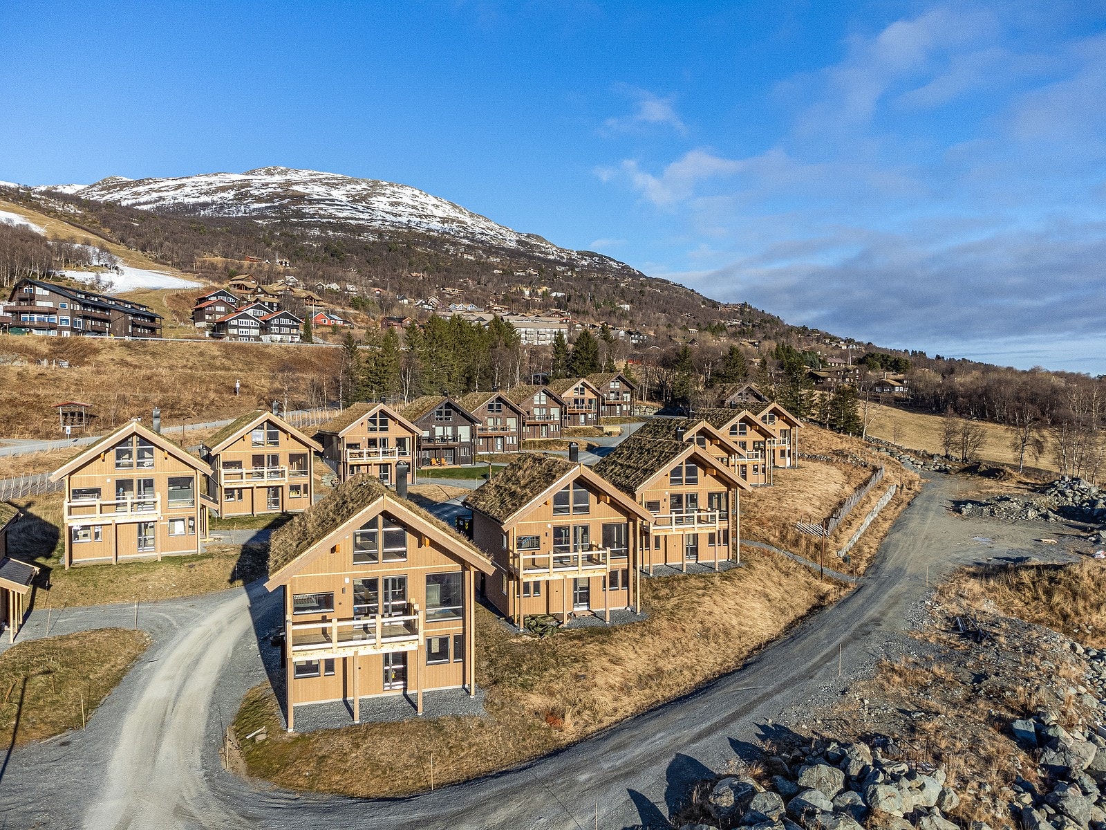 Hytte nr 18 er nr 3 fra venstre i første rekke. Galleribilde