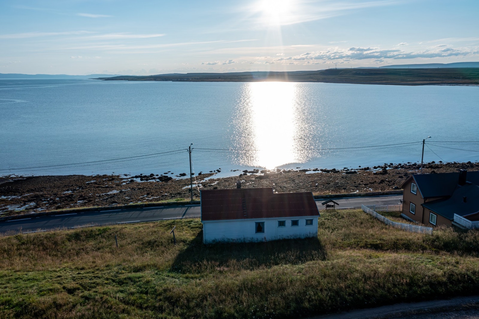 Her kan man følge solgangen "hele" dagen midtsommers. Galleribilde