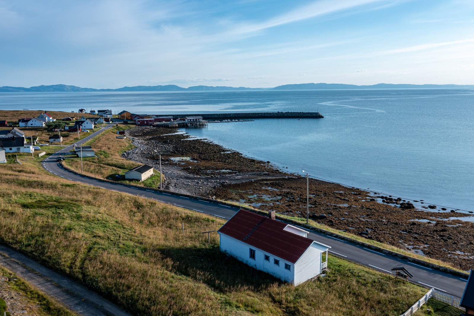 Velkommen til Finnebakken 7 - en romslig eiendom med fantastisk beliggenhet på Ekkerøy! Foto: Thomassen Friluft Galleribilde