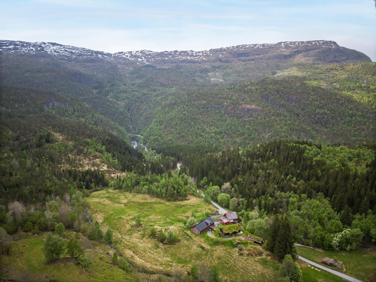 003_Eiendommen ligger på FivelandLøyning ca. 8 km. fra Sauda .jpg Galleribilde