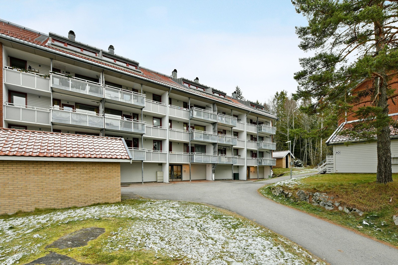 Fasade - flott beliggenhet internt i borettslaget - blokken grenser til marka og skiløypene er bare noen minutters gange fra leiligheten Galleribilde