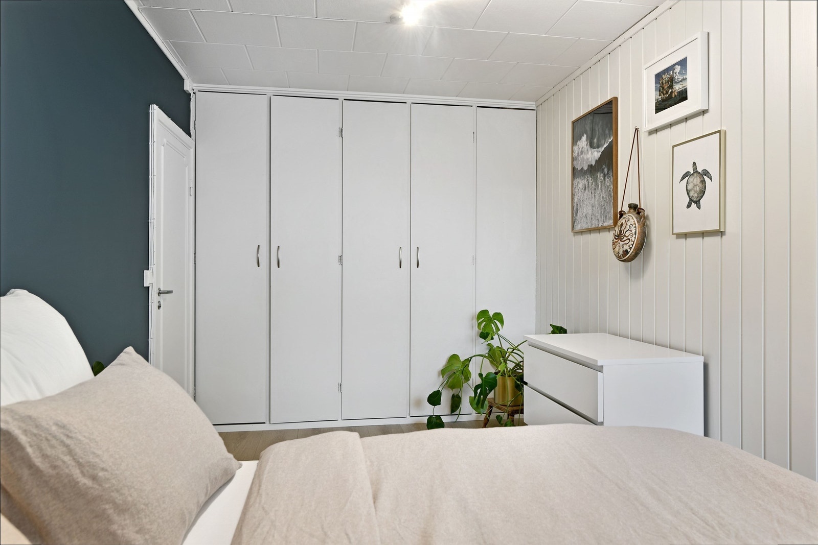 Soverom 1 - garderobeskap følger - panelovn fra 2023 Galleribilde