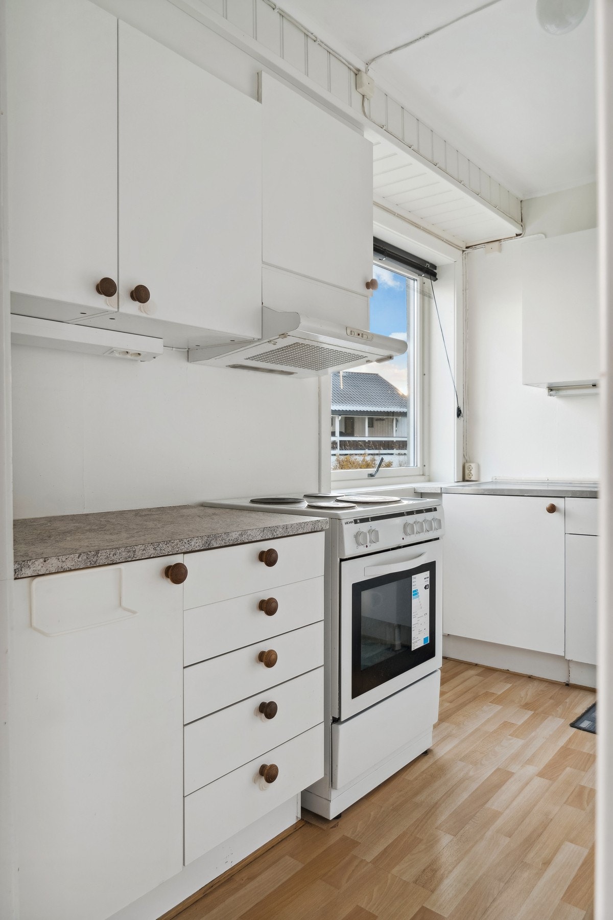 Leiligheten trenger oppussing og renovering for å nå dagens standard. Galleribilde
