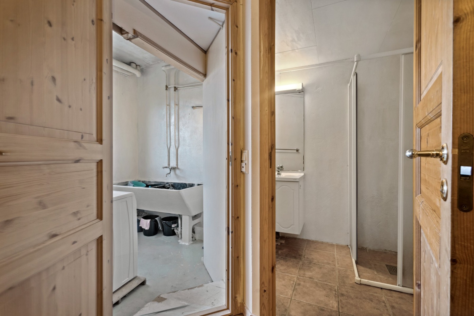 Eldre bad/vaskerom i leiligheten. Galleribilde