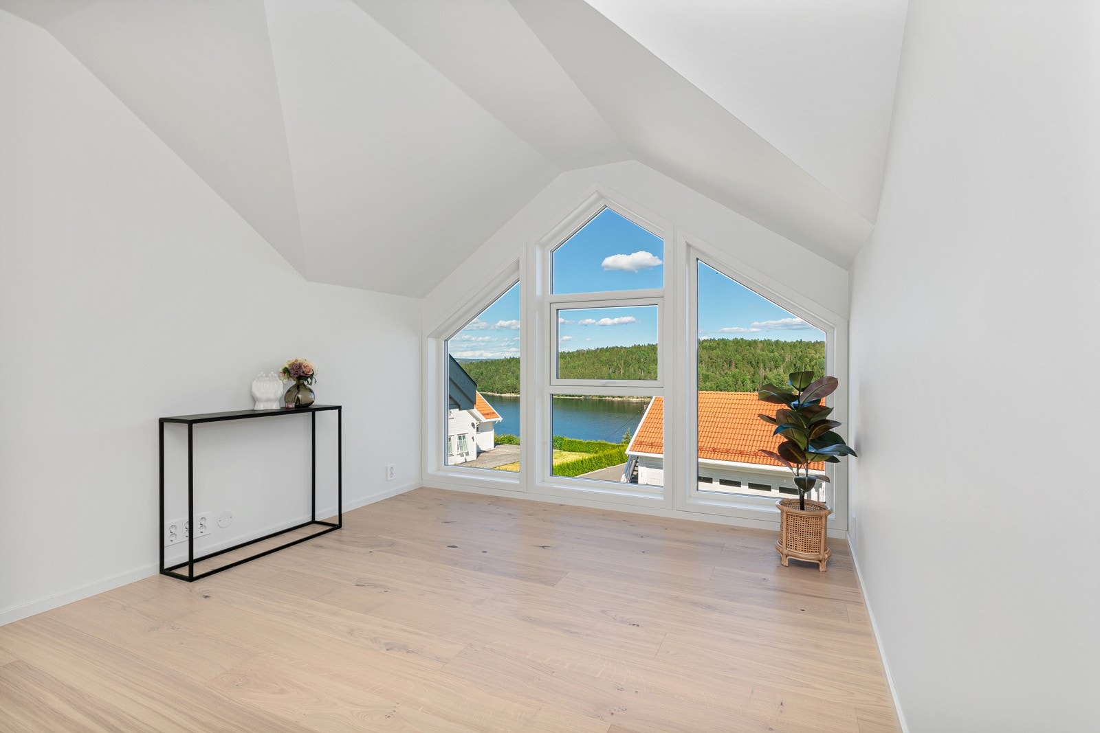 Loftsstue med panoramautsikt Galleribilde