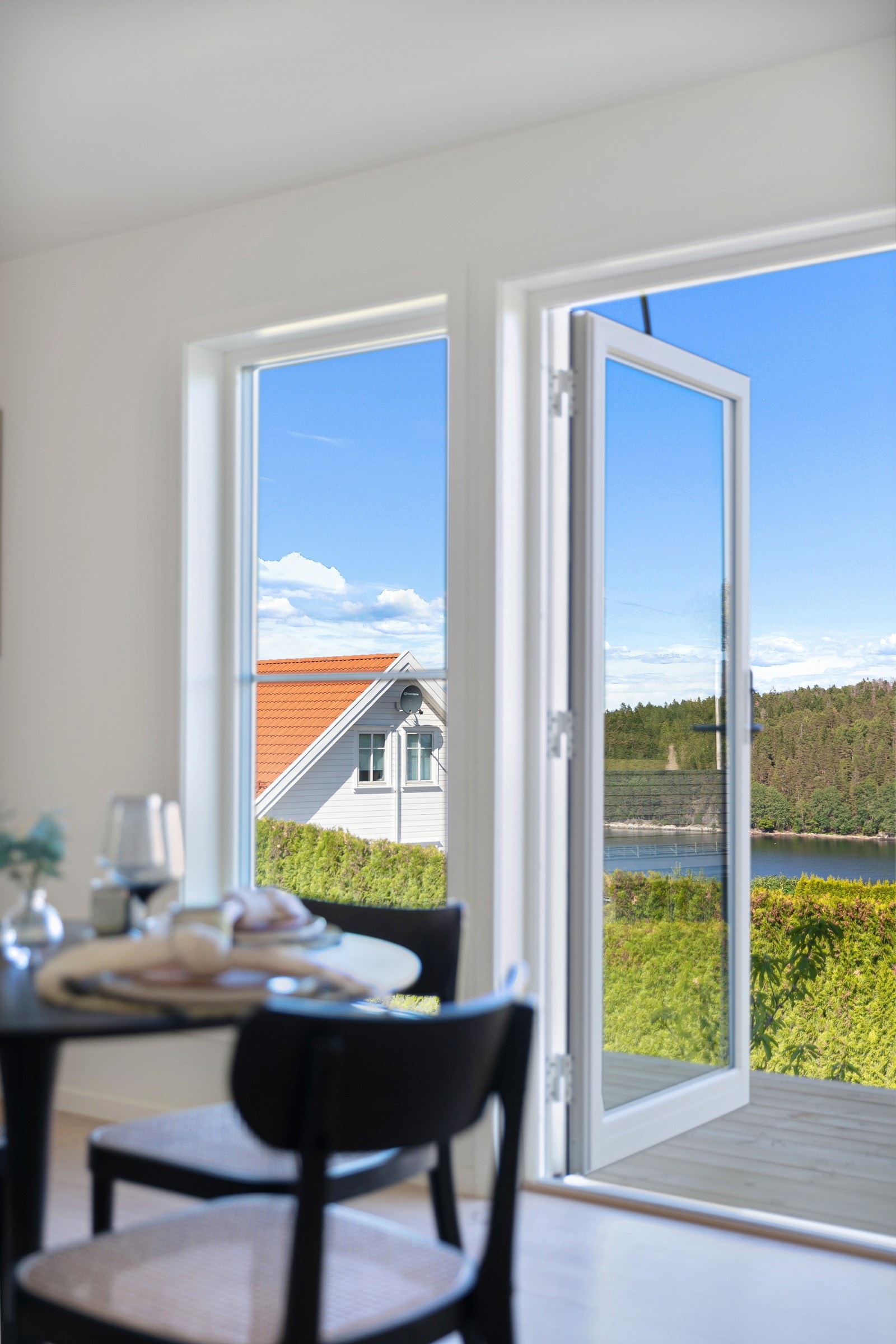 Praktisk utgang fra spisestue til terrasse Galleribilde