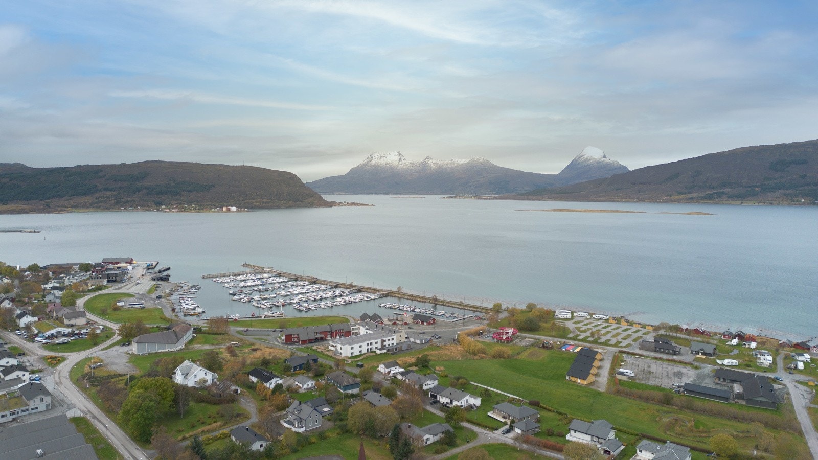 Sentralt på helgelandskysten finner du Nesna kommune som har om lag 1700 innbyggere. Galleribilde