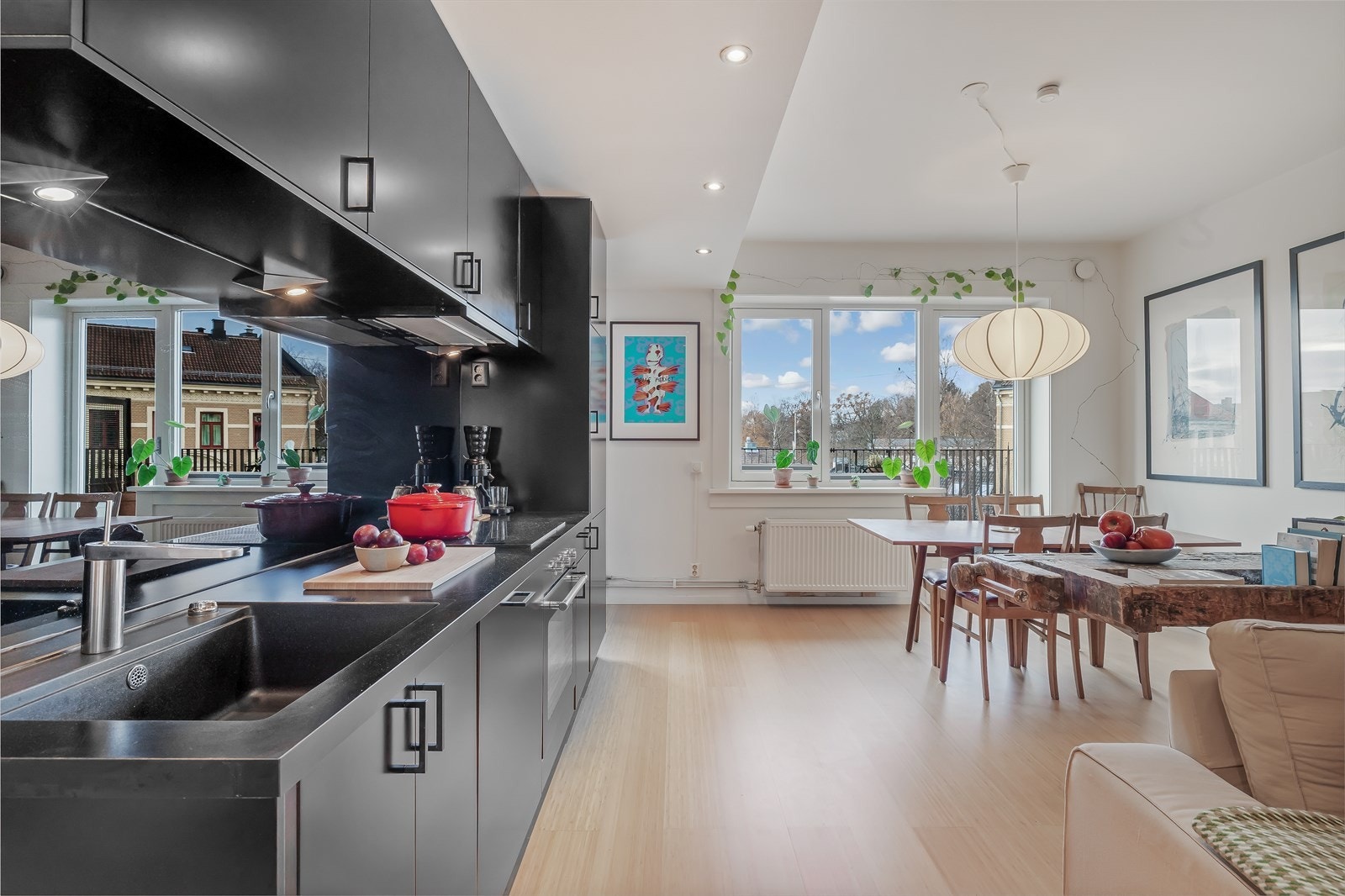 - Varmtvann, fyring og internett er inkludert i felleskostnadene - Galleribilde