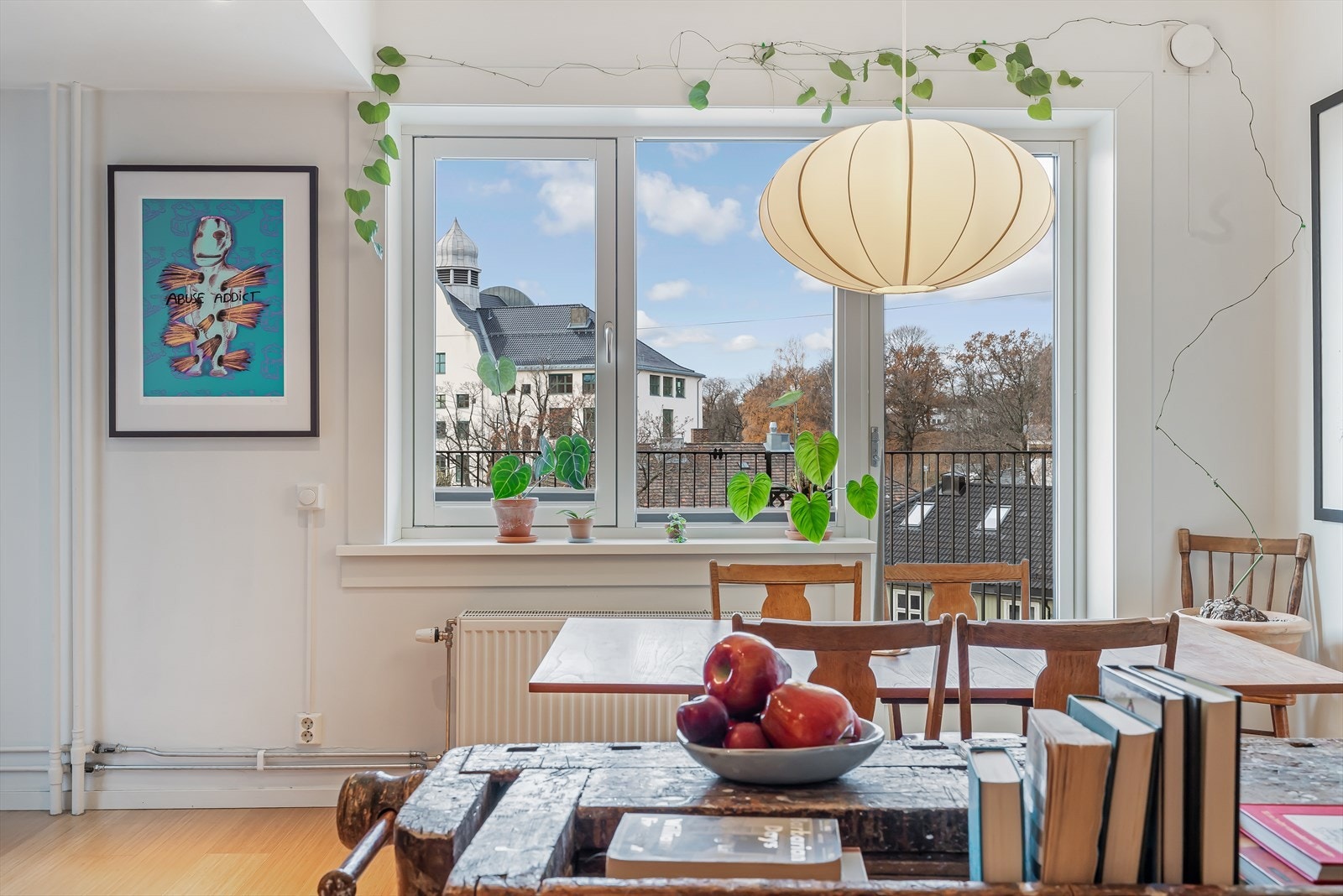 - Store vindusflater som gir rikelig med luft og lys - Galleribilde