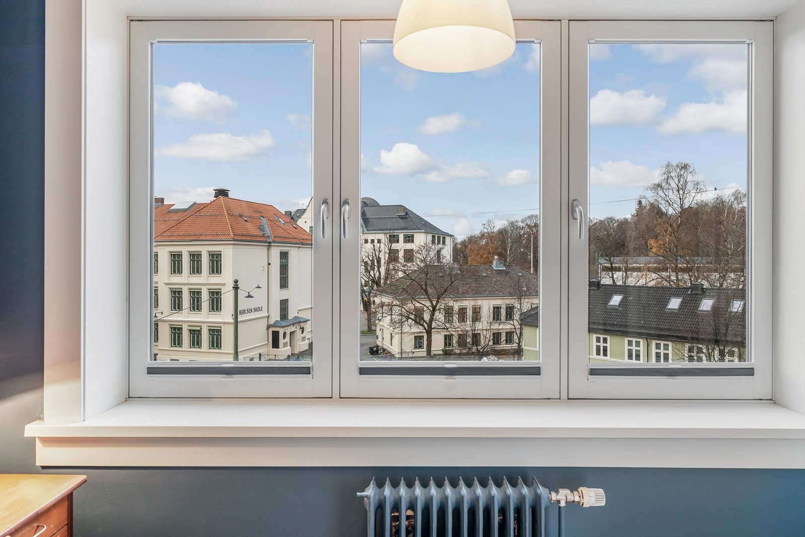 - Store vindusflater som gir rikelig med luft og lys - Galleribilde