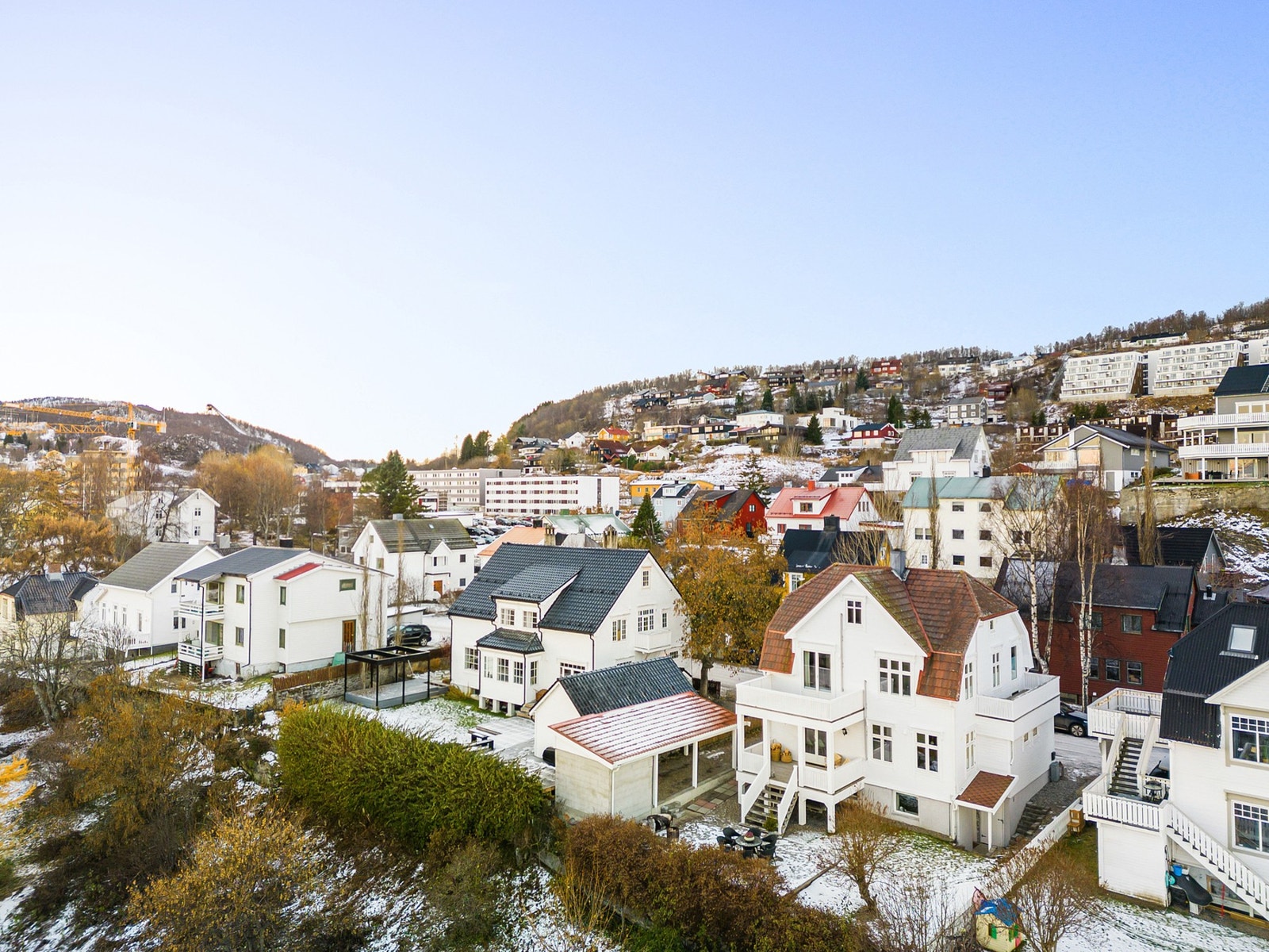 Jørns gate er rolig og har for det meste eldre bebyggelse Galleribilde
