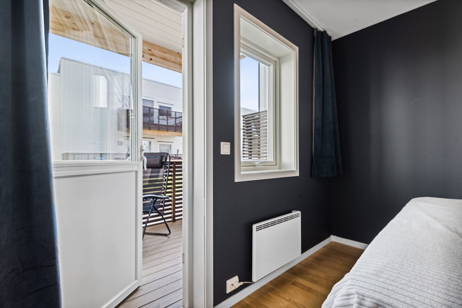 Soverommet har adkomst til terrasse. Galleribilde