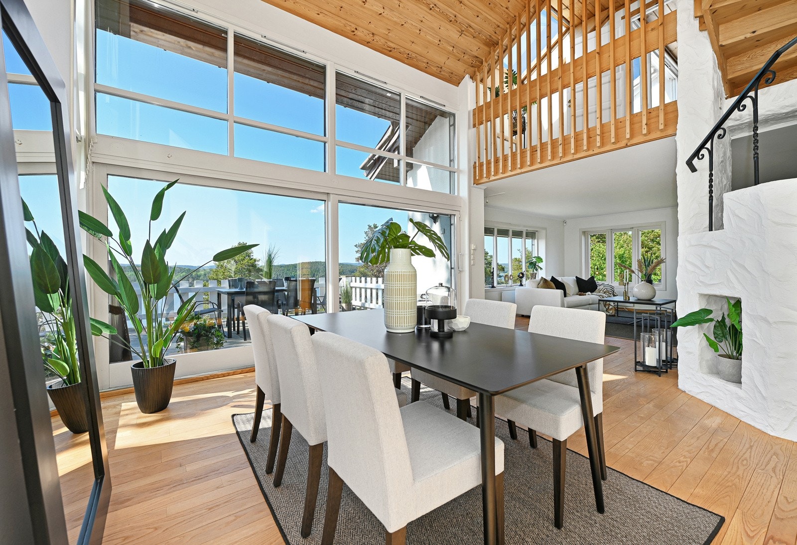 Utsikten kommer godt frem også inne i huset. Galleribilde