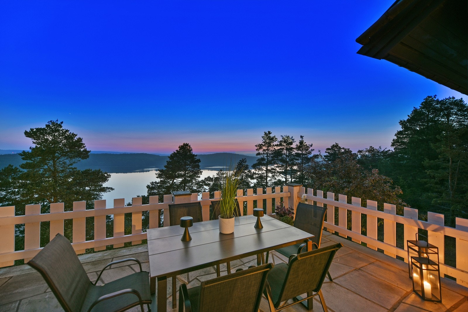 Eiendommen ligger i en rolig boliggate i et av byens mest populære boområder. Galleribilde