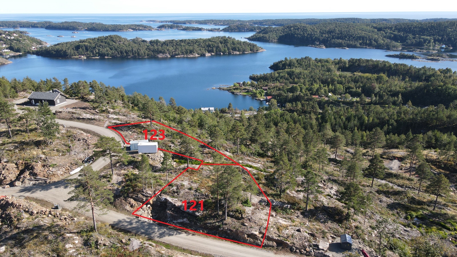 Dronebilde av tomt 121 før opparbeidelse Galleribilde