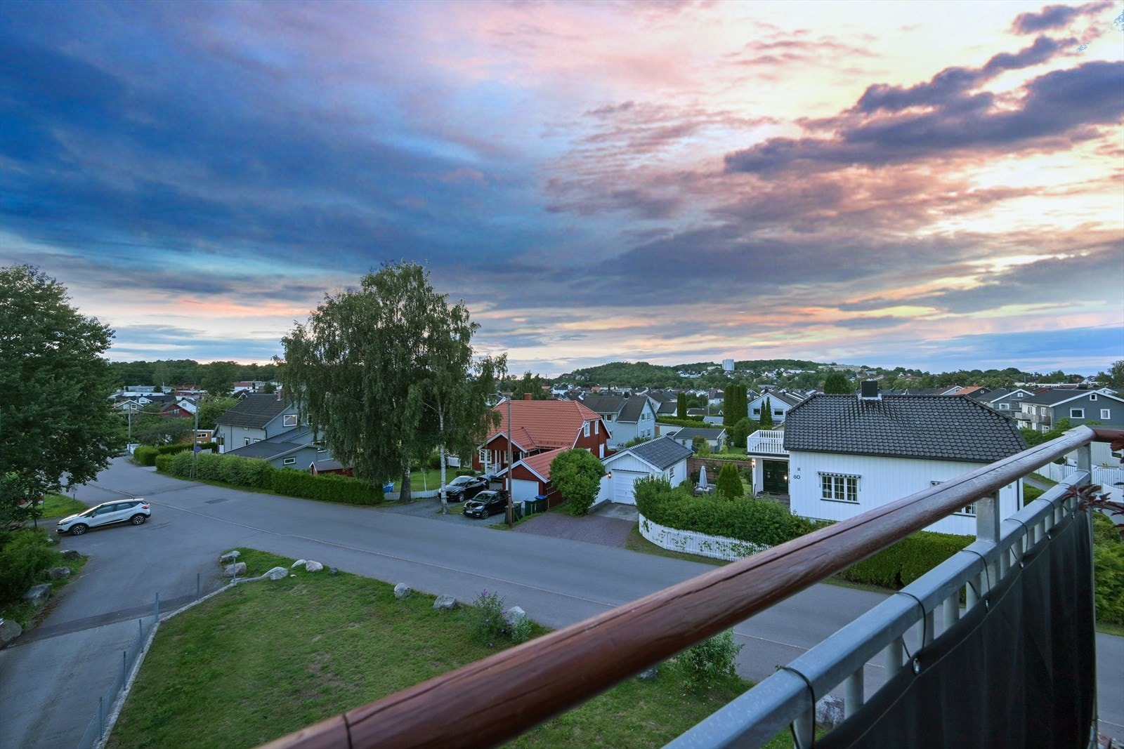 Velkommen til Kongeveien 85A med denne fine utsikten fra toppetasjen. Galleribilde