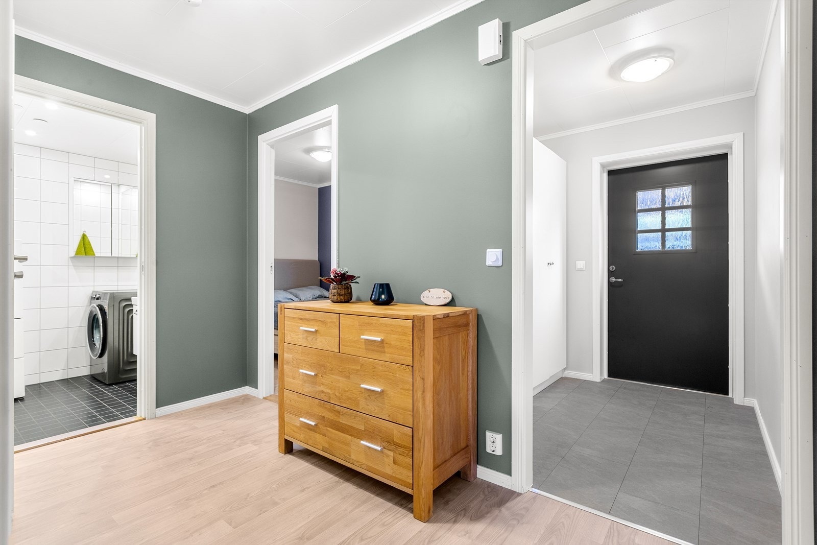 I gangen har du adkomst til begge soverommene, badet og teknisk bod. Galleribilde