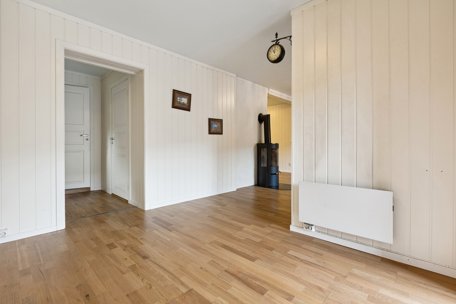 Underetasjen er adskilt fra 1. etasje med egen inngang. Galleribilde