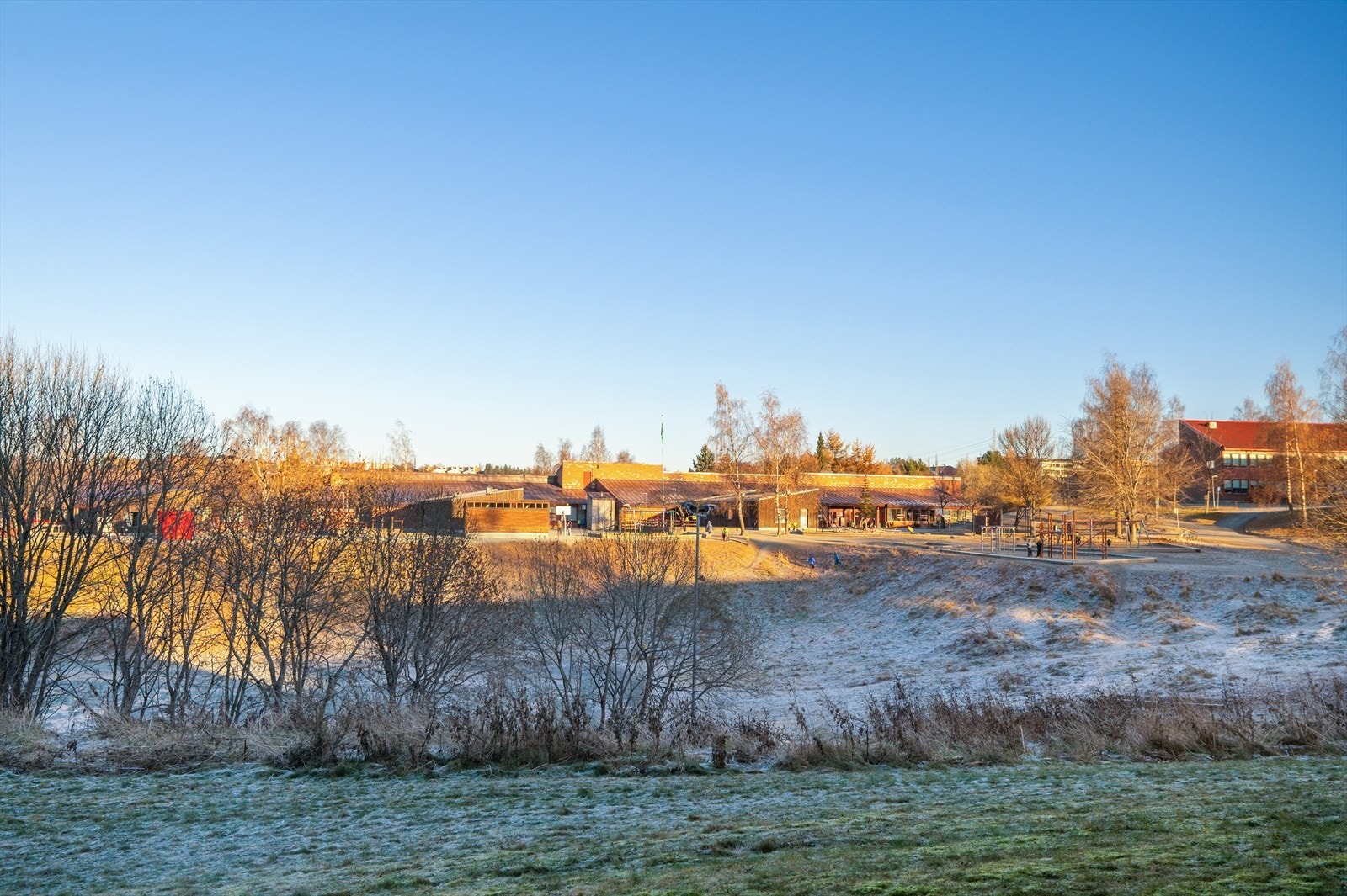 Kun en liten gåtur til Steindal og Hoeggen skole. Galleribilde