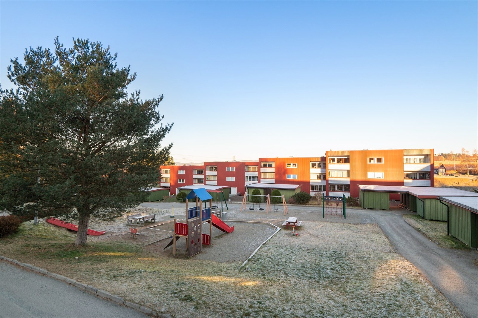 Lekeplass på borettslagets fellesareal. Galleribilde