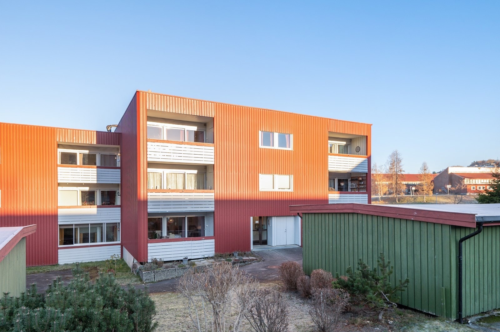 Det er tre boder som medfølger leiligheten, der en er utvendig sportsbod på 5,3 m². Galleribilde