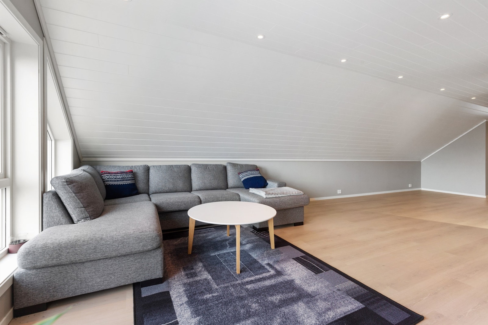 God plass til sittegruppe. Galleribilde