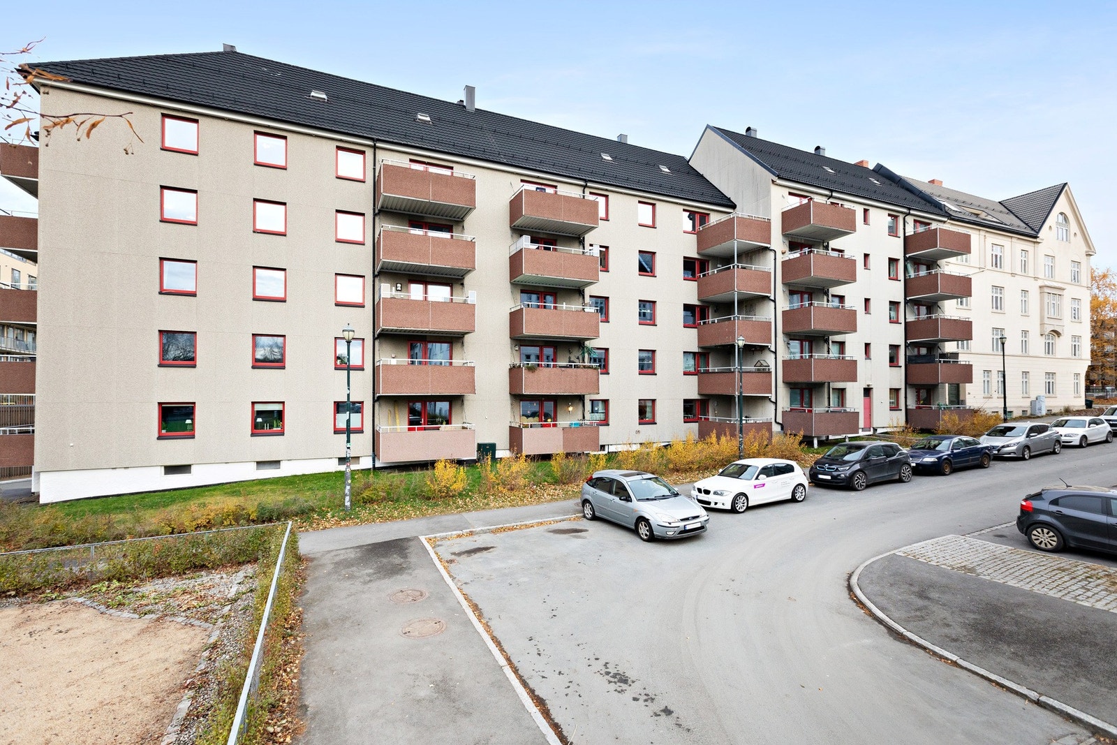 Velholdt bygningsmasse, hvor borettslaget i senere år har gjort flere oppgraderinger. Galleribilde