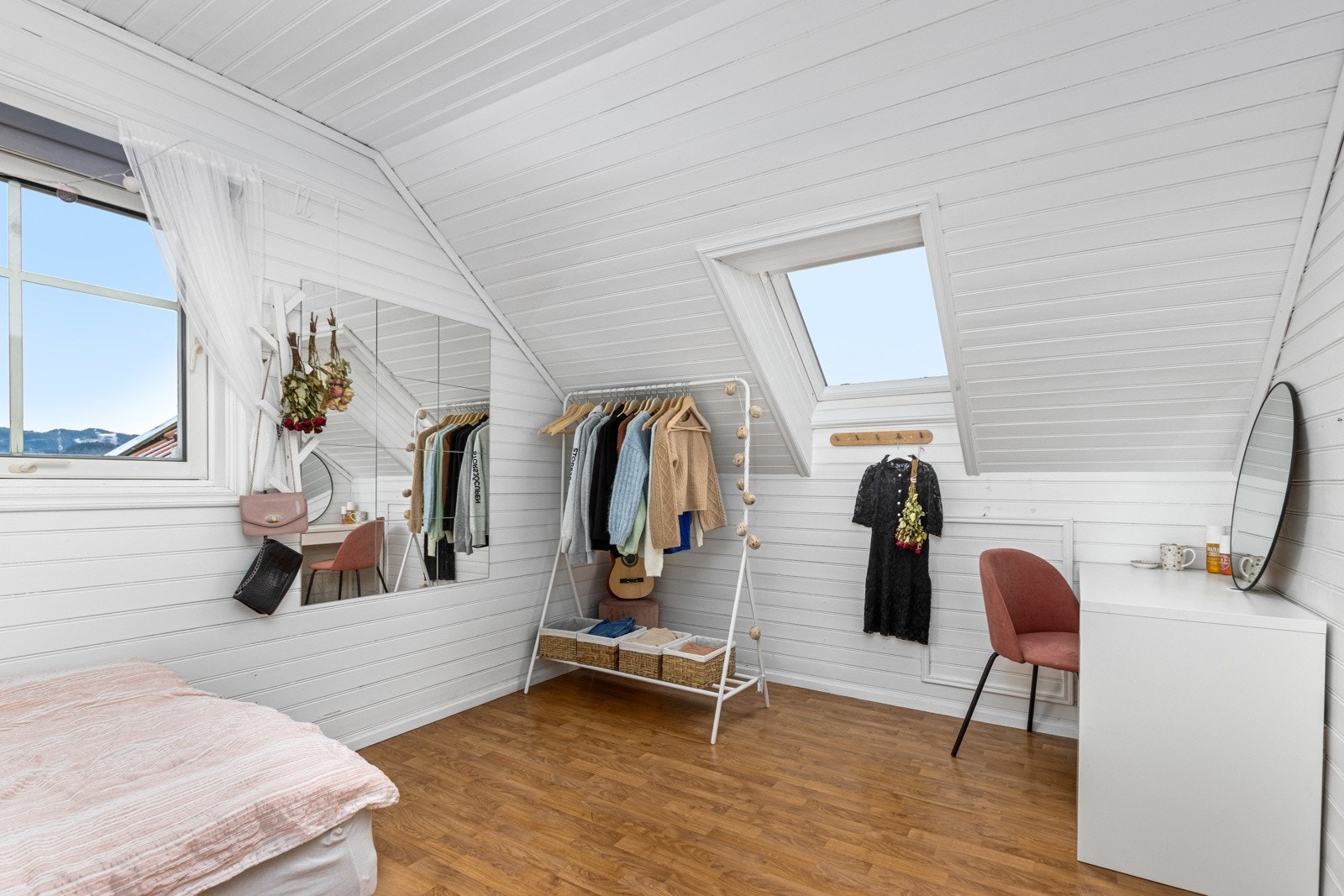 Soverommene har svært god gulvflate. Galleribilde