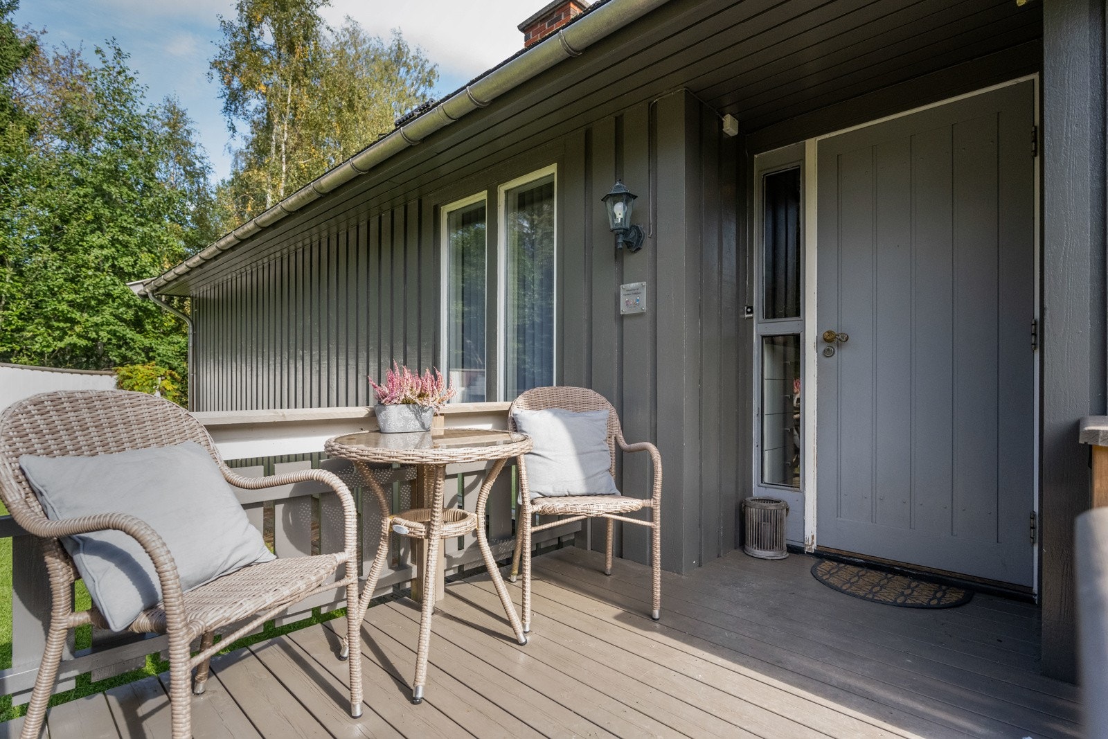 Terrasse ved inngangsparti Galleribilde