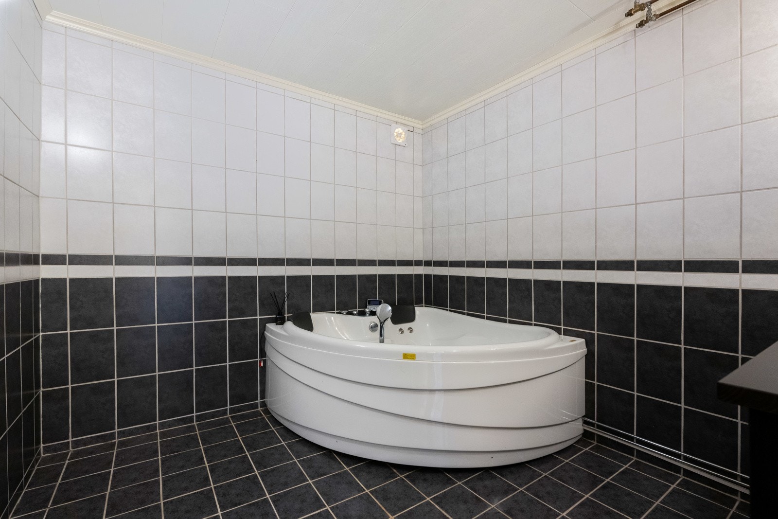 Flislagt bad i u.etg. Galleribilde