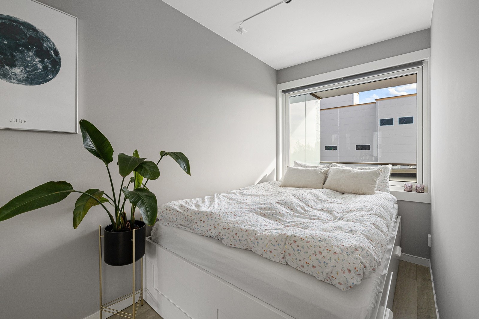 Soverom 2 utgjør et fint ekstra rom som kan fungere som gjesterom, kontor/hobbyrom eller barneværelse. Galleribilde